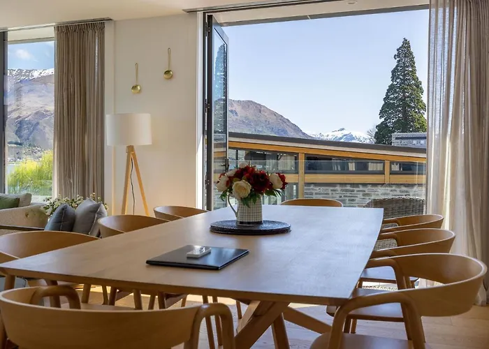Marina Views - Luxury *
