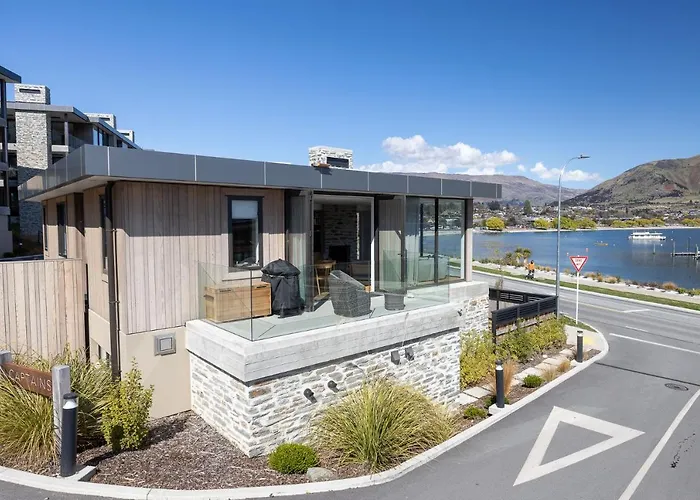 Marina Views - Luxury Wanaka