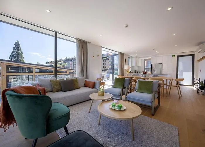 Marina Views - Luxury *