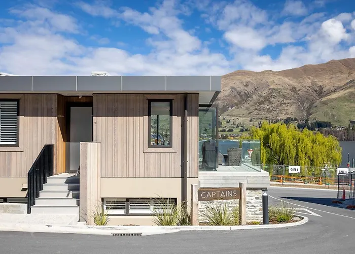 Marina Views - Luxury Wanaka