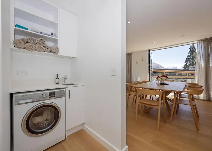 Marina Views - Luxury *